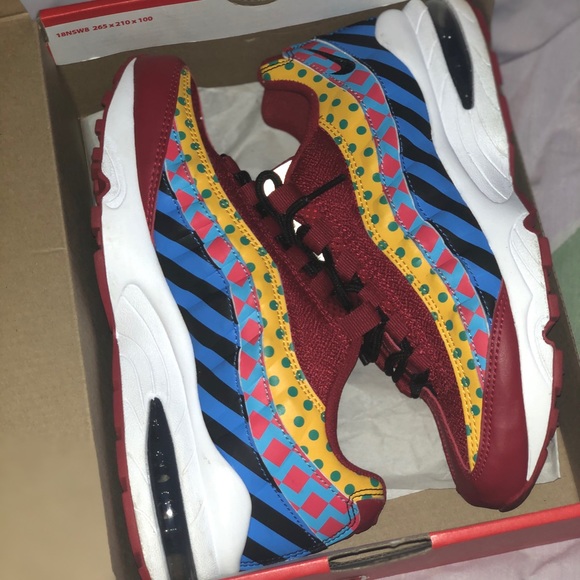 Size 5 Air Max (95) - Picture 1 of 3